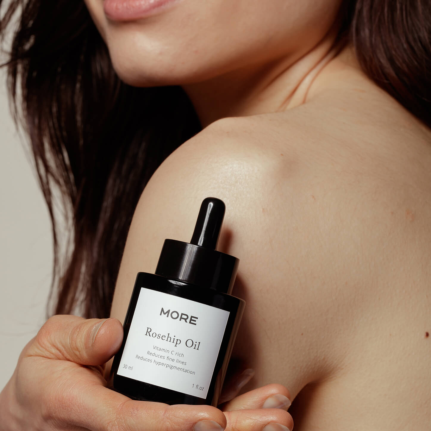 Rozenbottelolie bij acne en littekens: gebruik en aandachtspunten