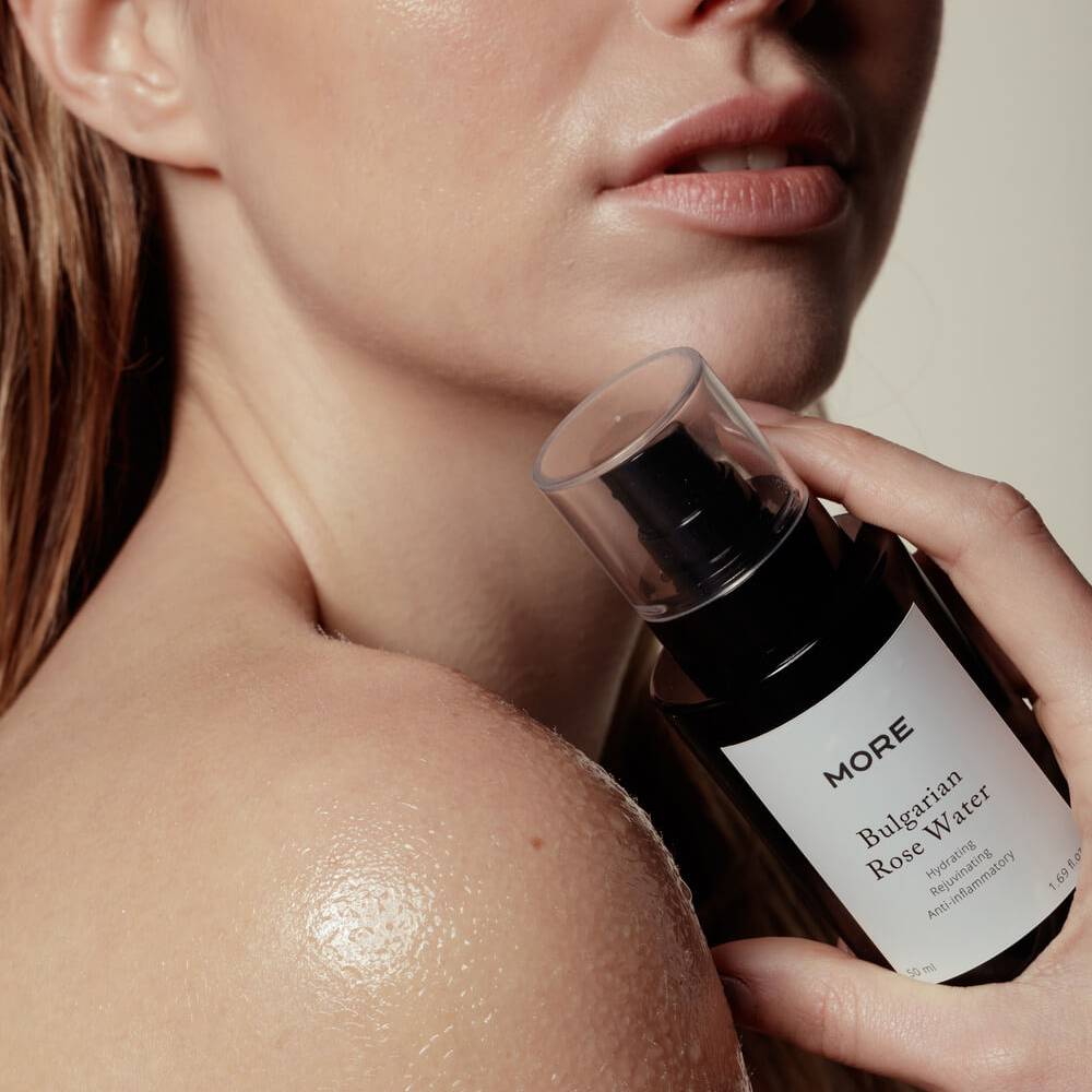 Waarom rozenwater ideaal is als natuurlijke toner