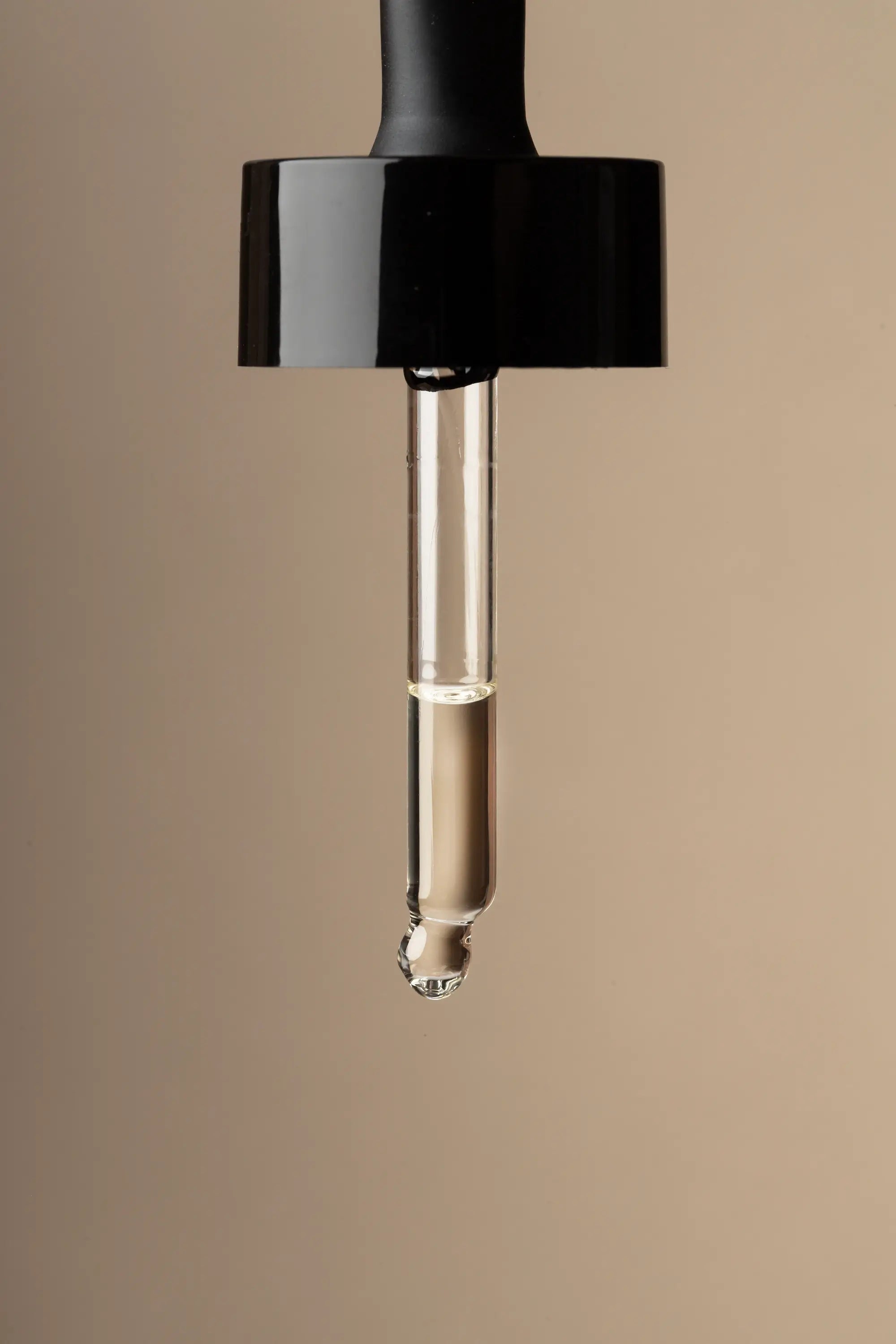Close-up van pipet met pure castorolie
