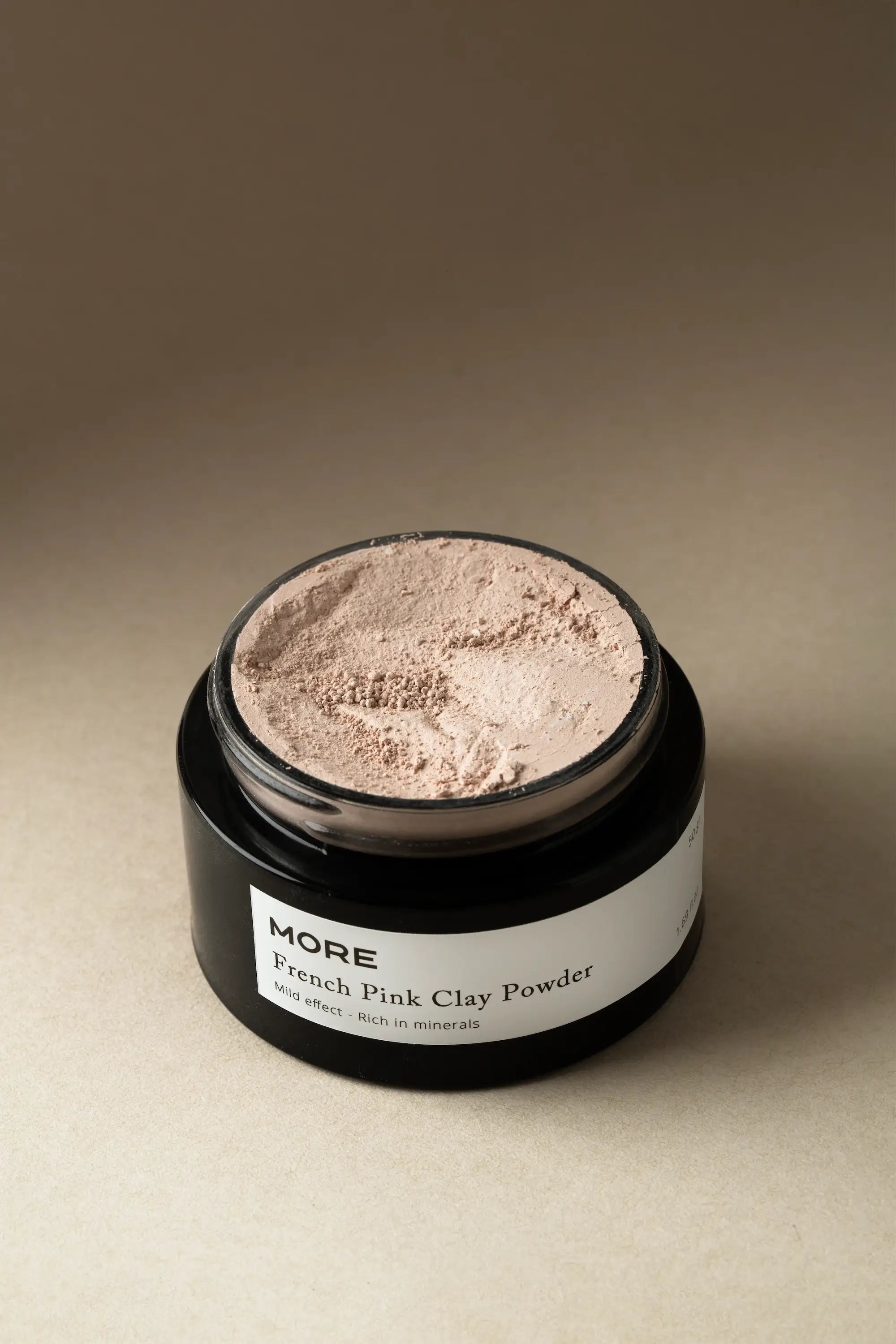 Open verpakking met natuurlijke French Pink Clay Powder