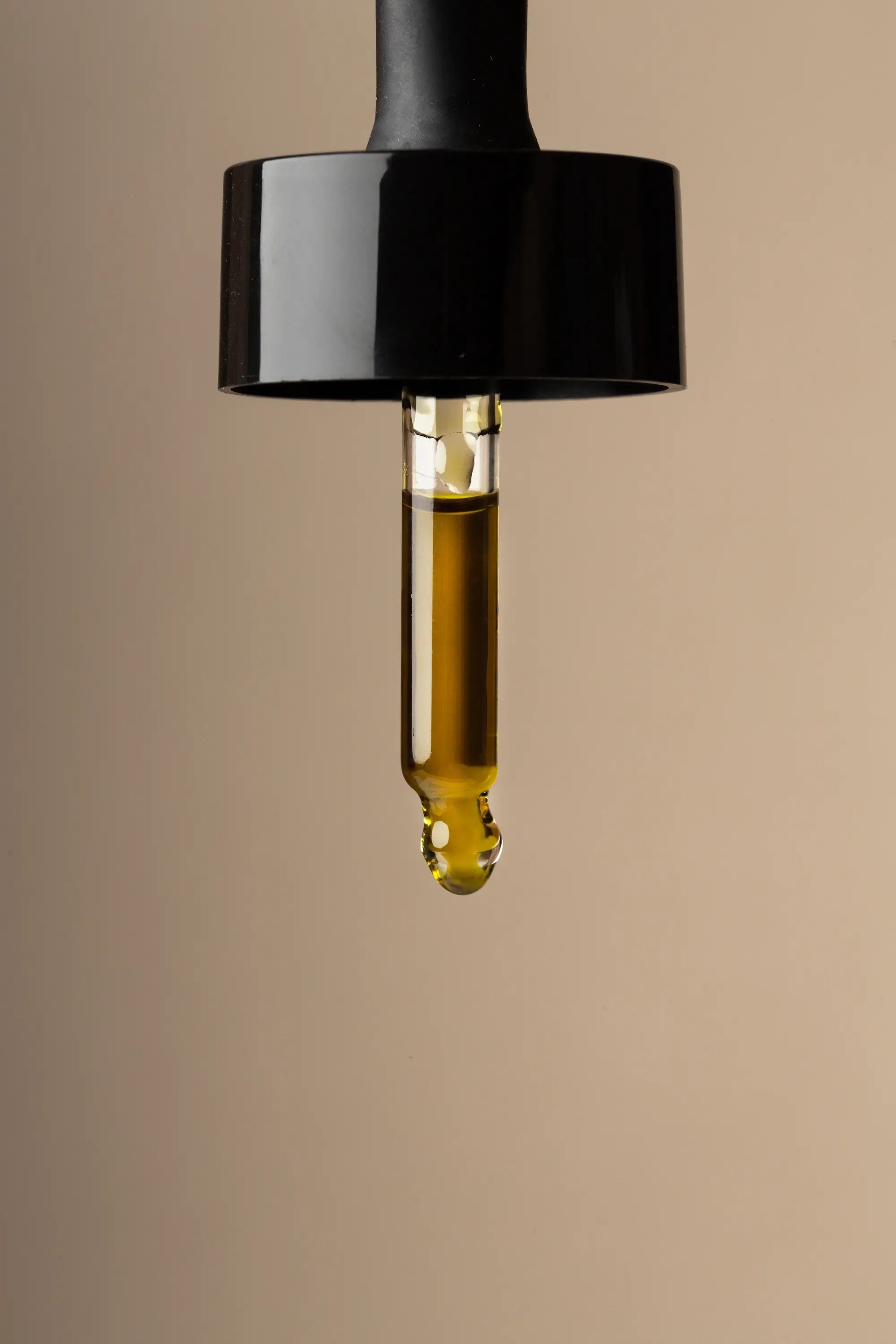 Pipet met biologische hennepzaadolie van More Natural