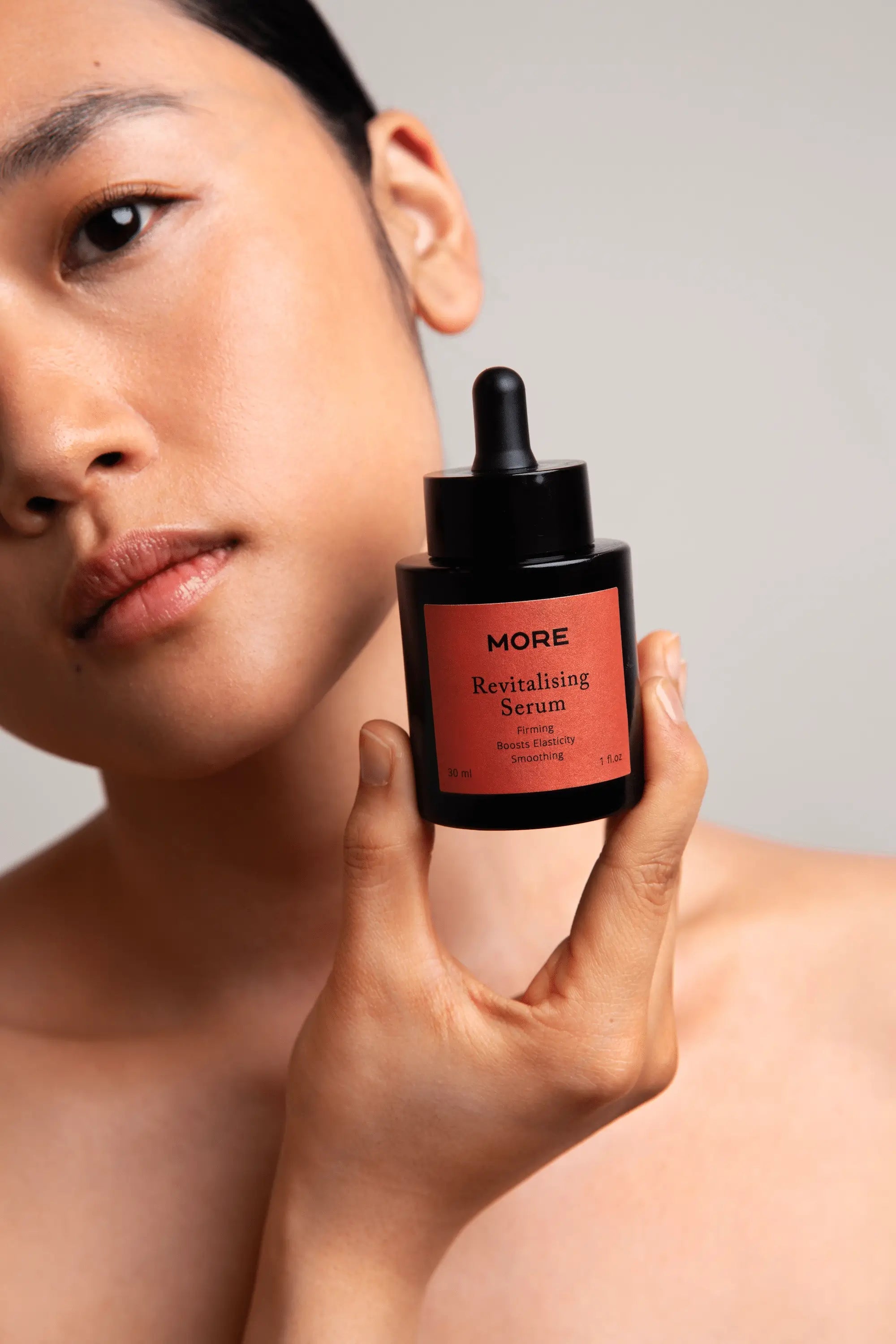 Revitalising Serum van More Natural voor een stevigere en gladdere huid
