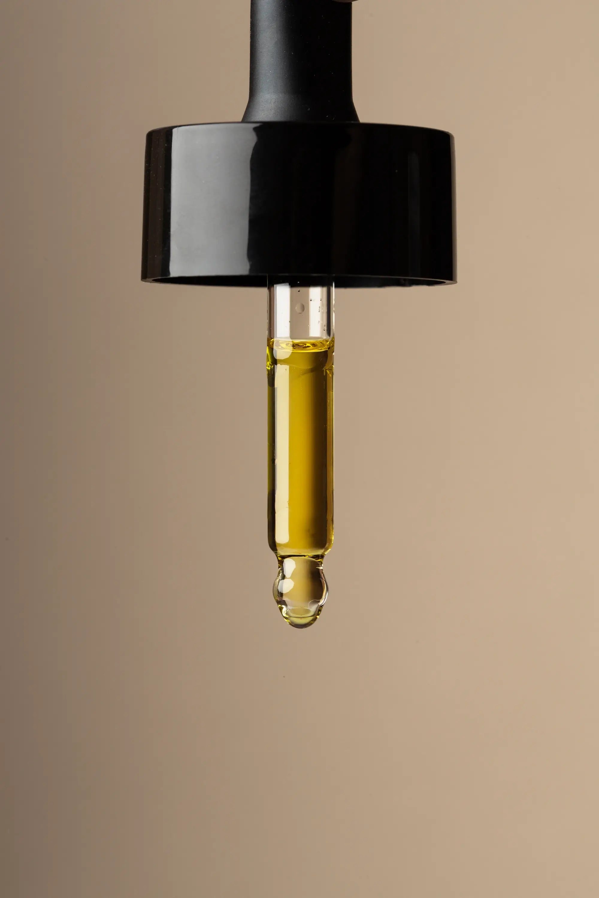 Pipet met Revitalising Serum van More Natural